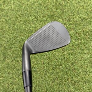 Cobra Forged Tec One #8 Iron 35° / Amt Tour White R300 Regular detail 1