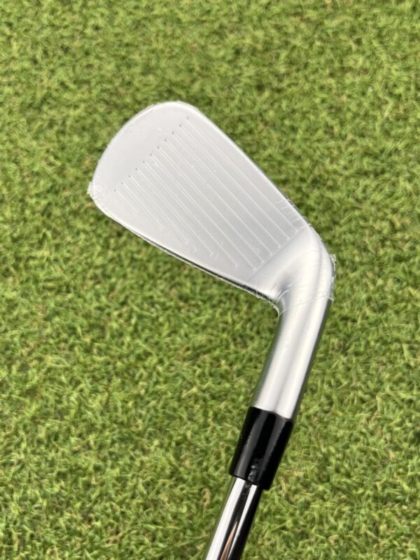 New Callaway Apex Ut 24 Utility #3 Iron 20° / Dynamic Gold Mid 115 S300 Stiff / Left Hand detail 1