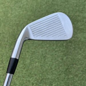 Titleist 712U #4 Iron 24° / Dynamic Gold S300 Stiff detail 1