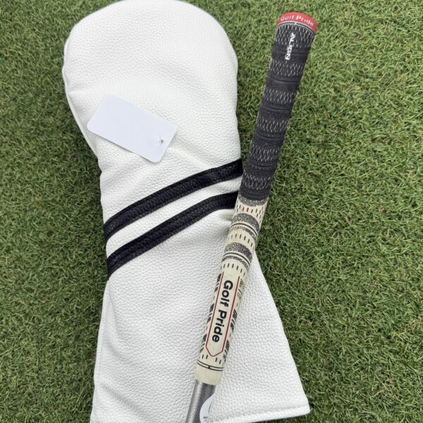 Titleist 915 D2 Driver / 10.5° / Diamana Blue S+ 60 Regular / Left Hand Detail 5